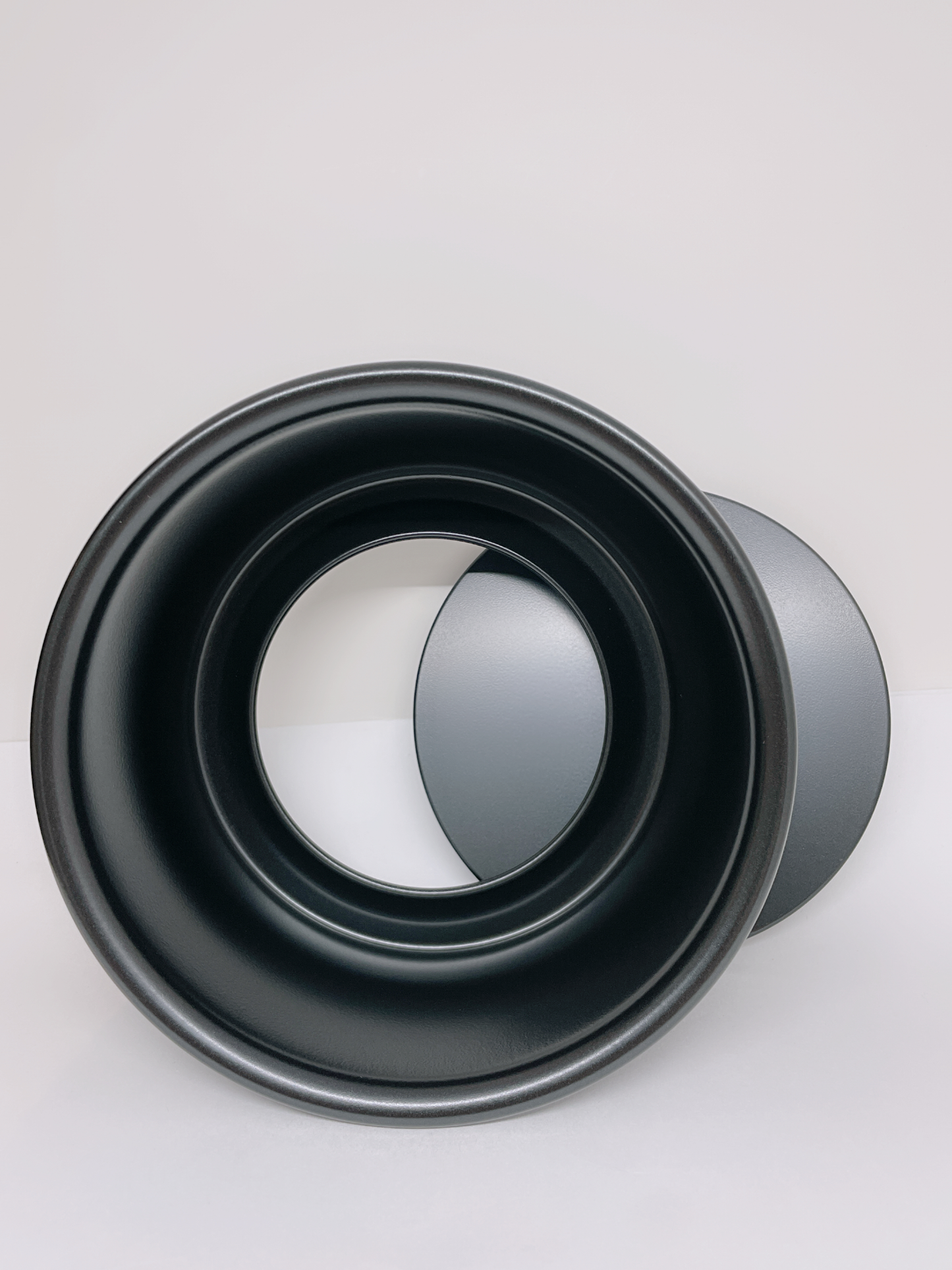 8-inch round non-stick removable bottom mold