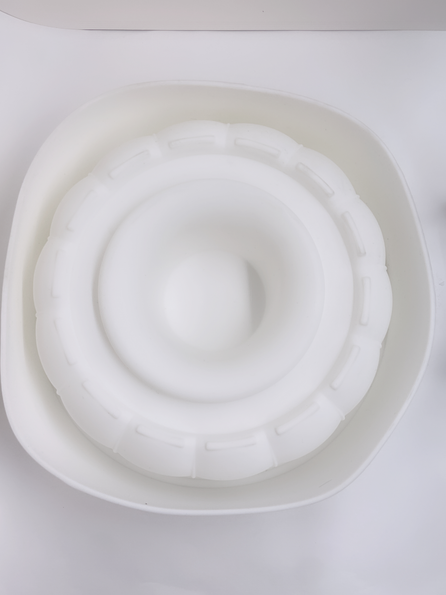Silicone cake mold (corolla shape)